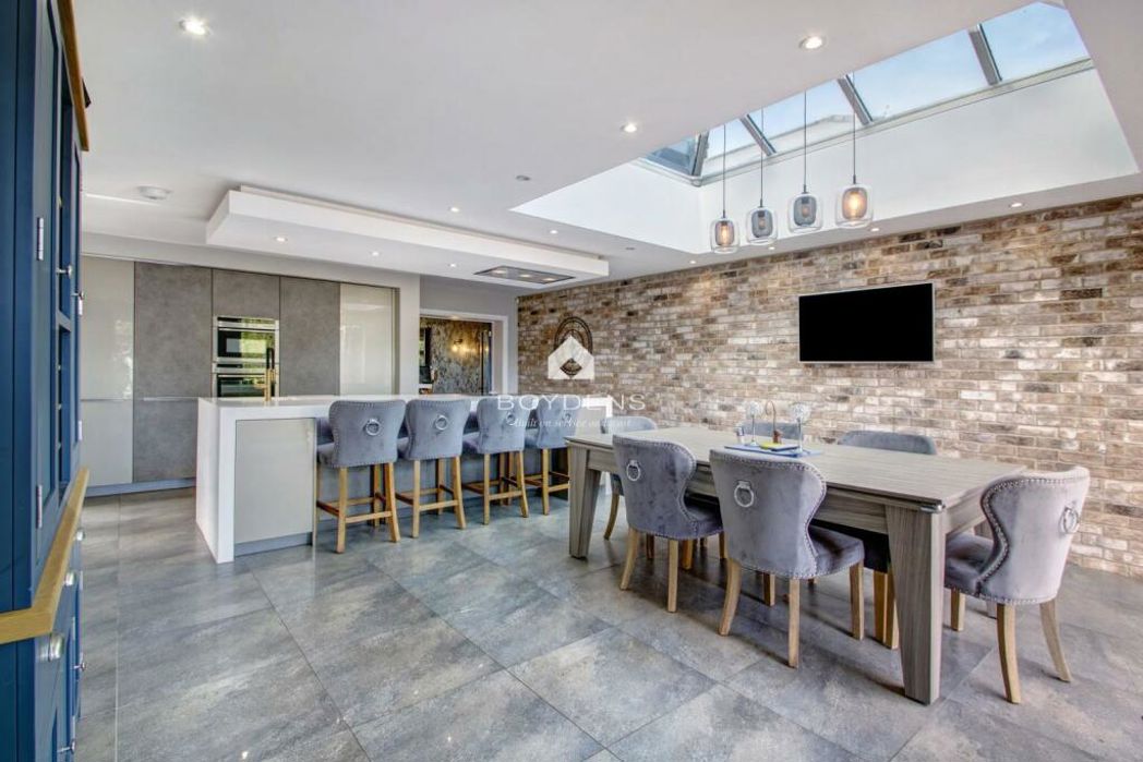 Property image 8 of 25