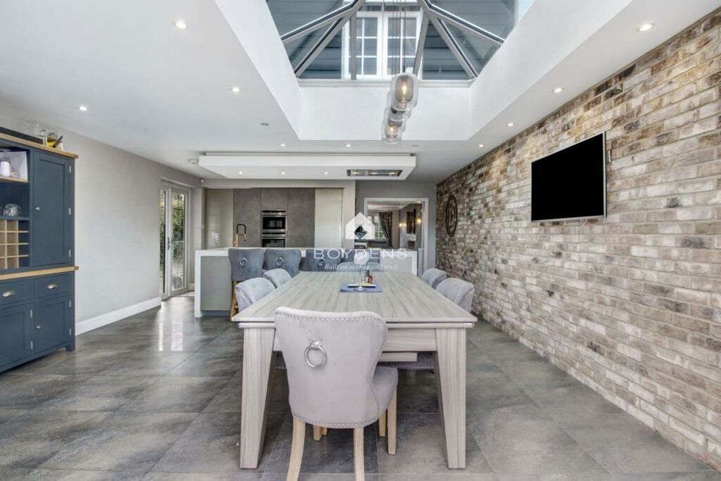 Property image 9 of 25