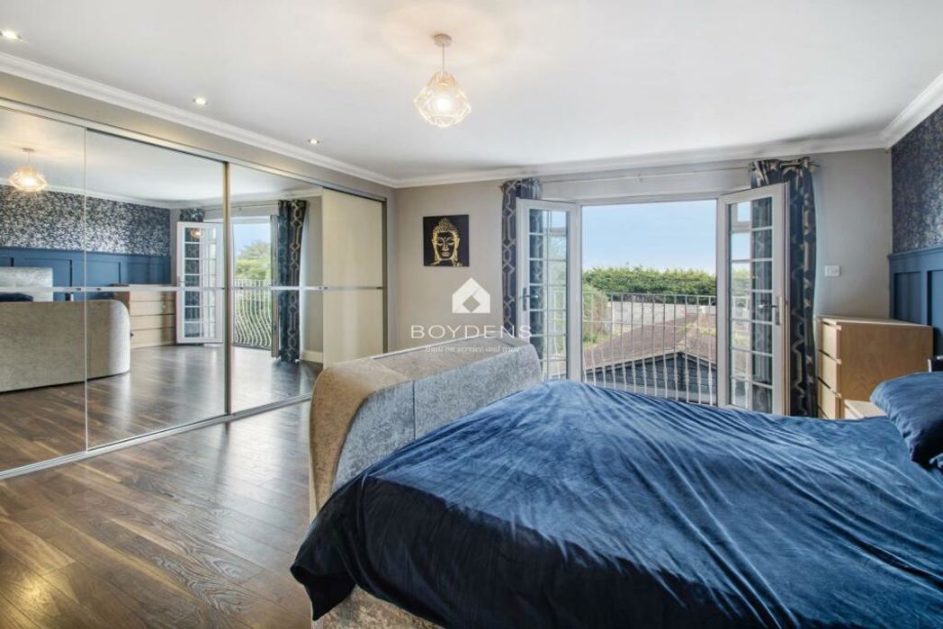 Property image 11 of 25