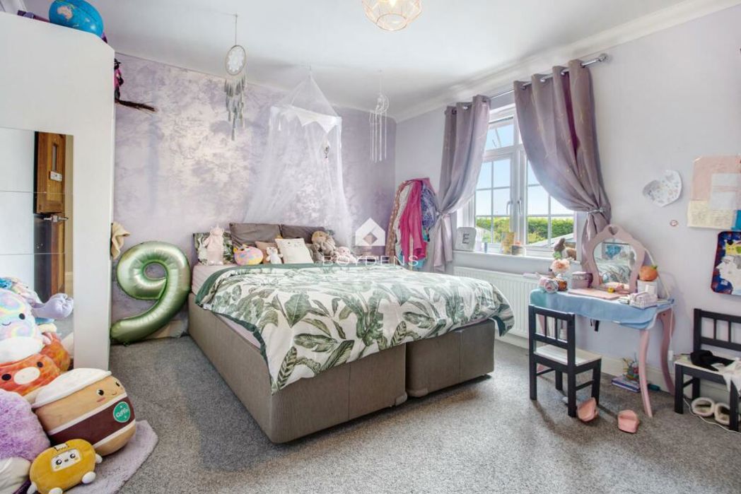 Property image 16 of 25