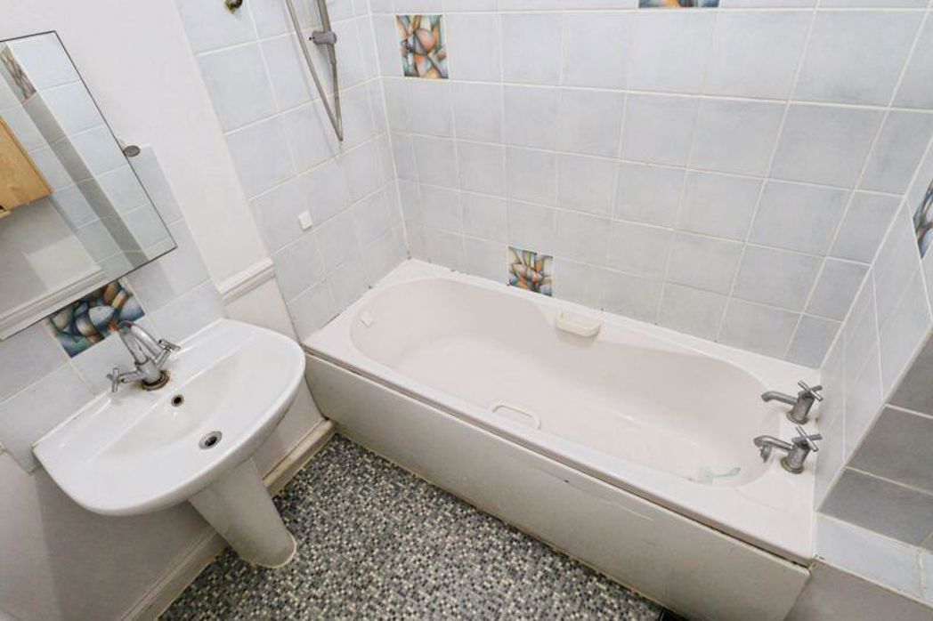 Flat 5 , Bournemouth, Dorset, BH1 3RY