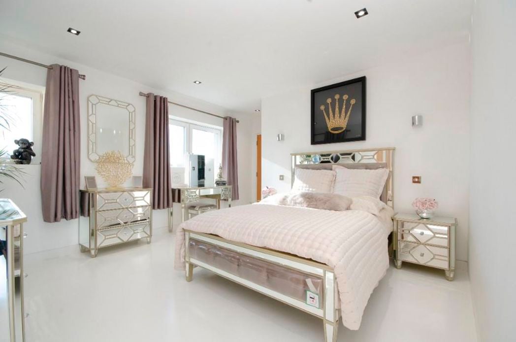 Property image 11 of 26