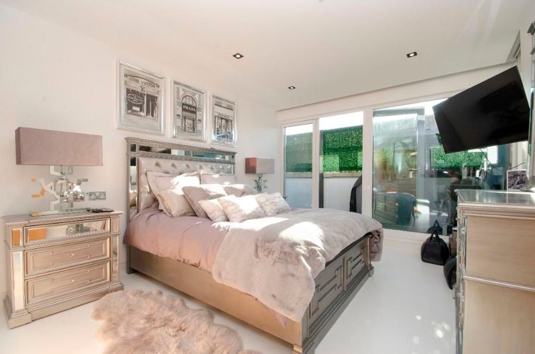 Property image 16 of 26