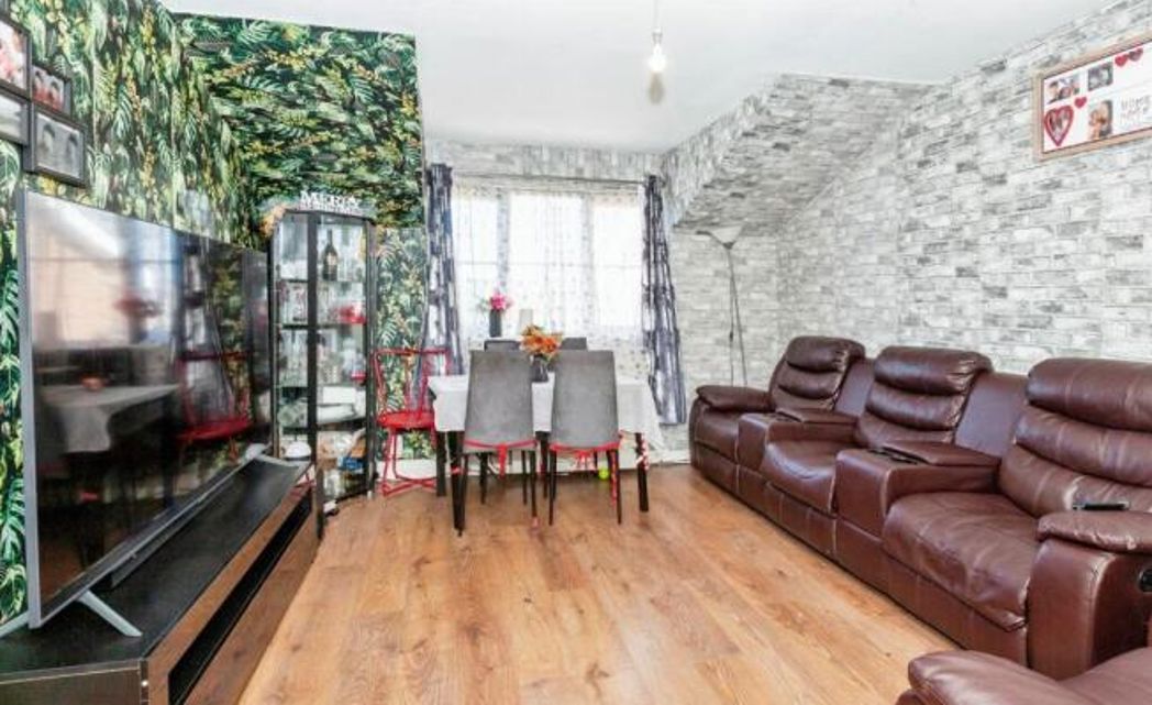 Property image 2 of 12