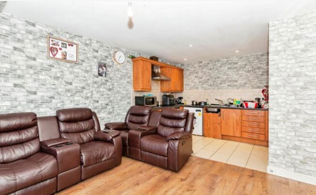 Property image 4 of 12