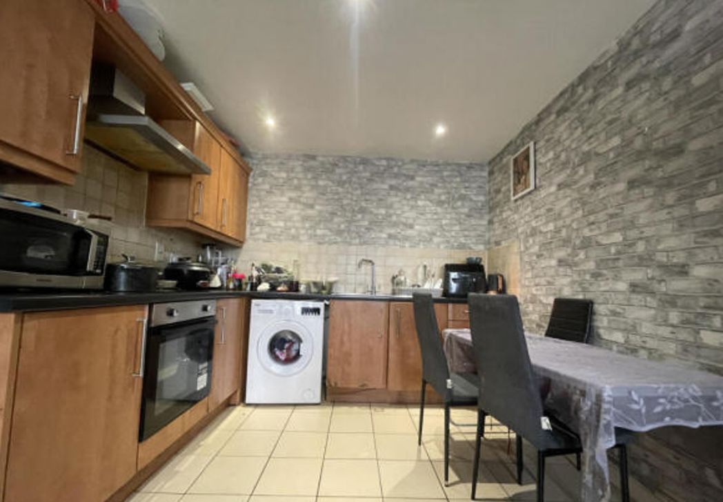 Property image 5 of 12