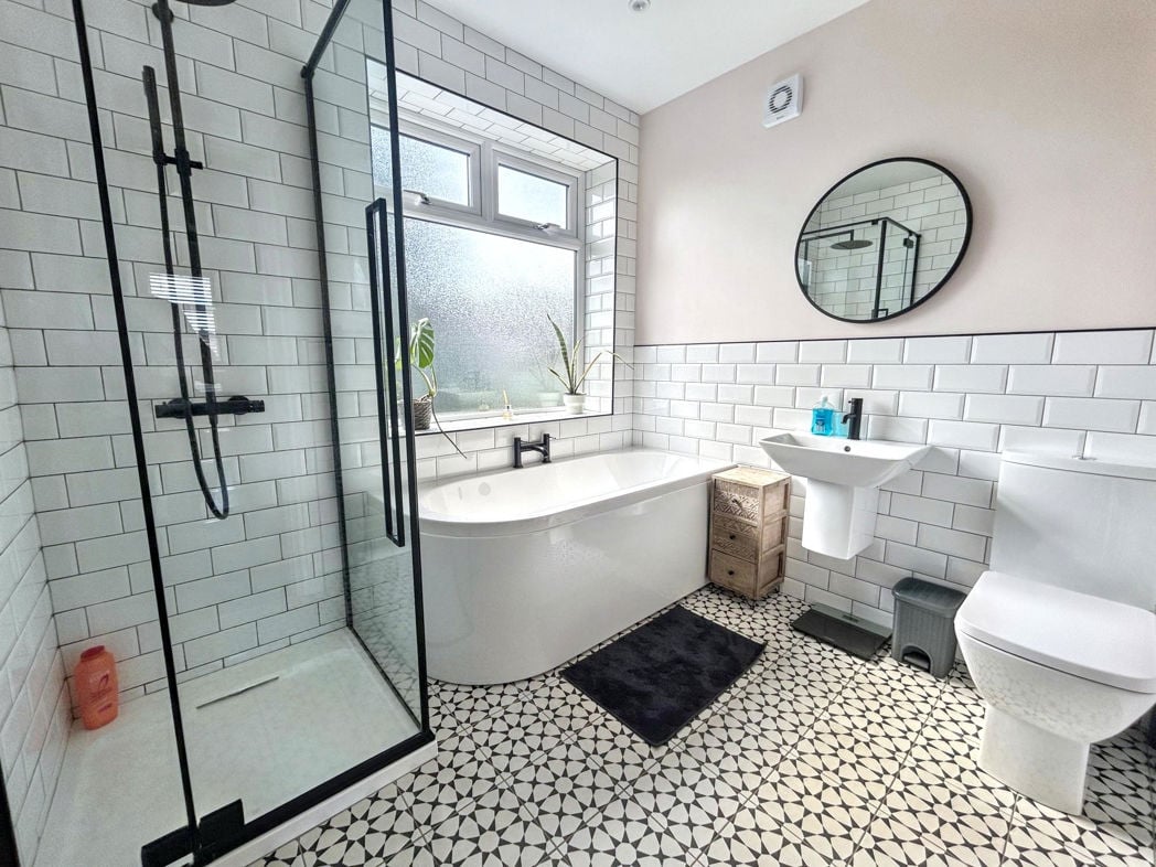 Property image 2 of 18