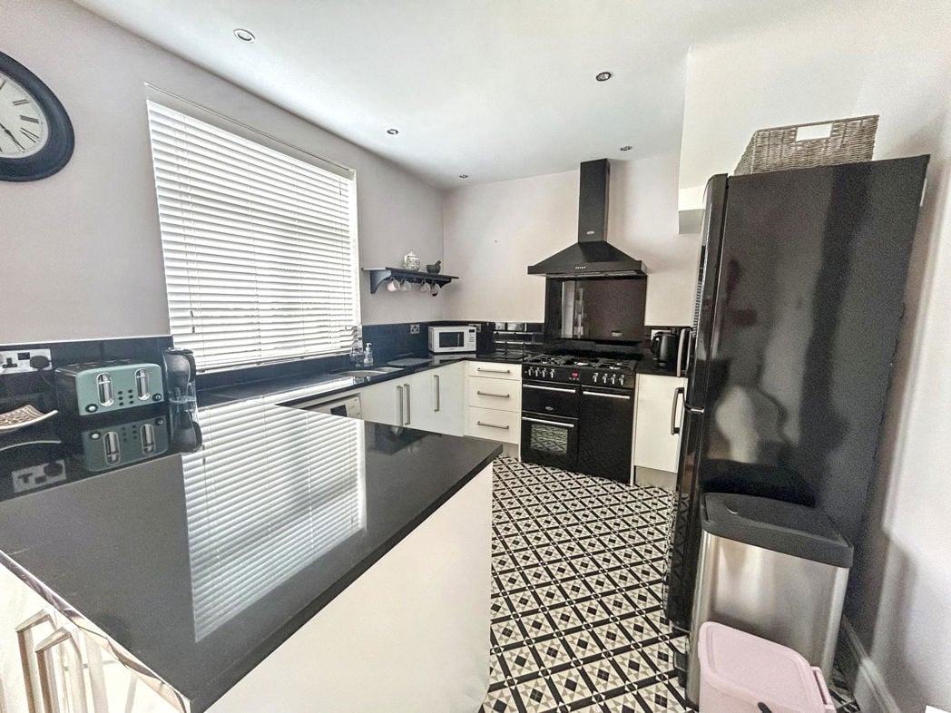 Property image 7 of 18
