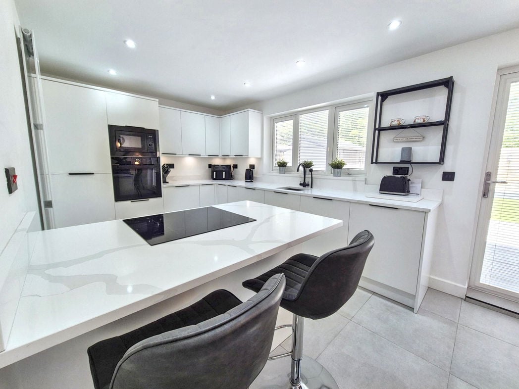 Property image 11 of 27