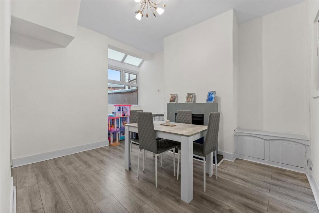 Property image 6 of 11