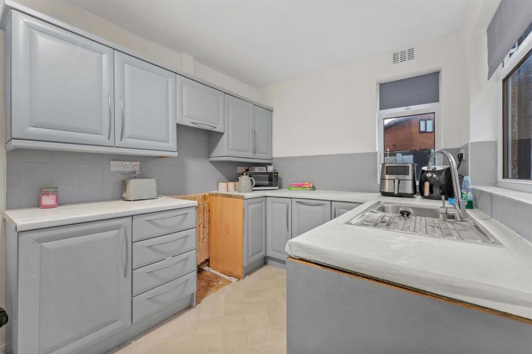 Property image 4 of 11