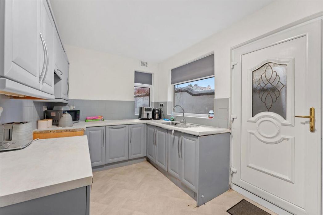 Property image 5 of 11