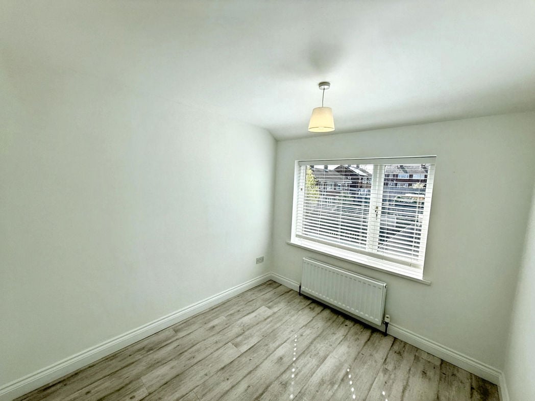 Property image 8 of 12