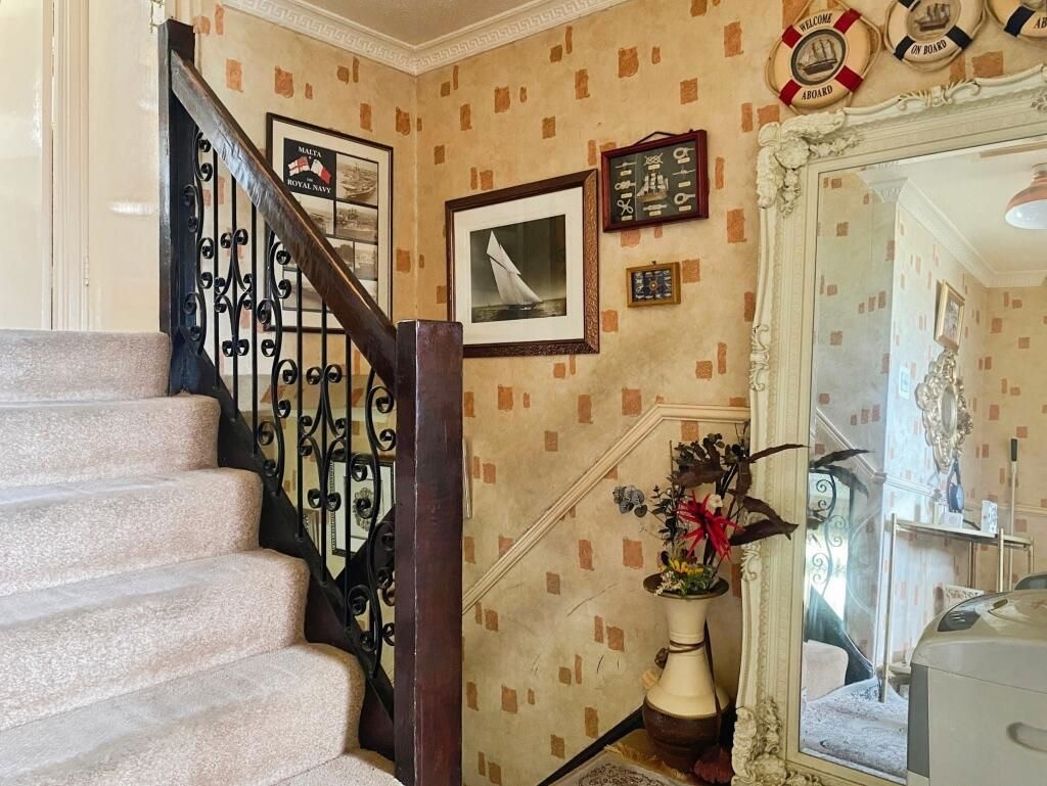 Property image 8 of 12