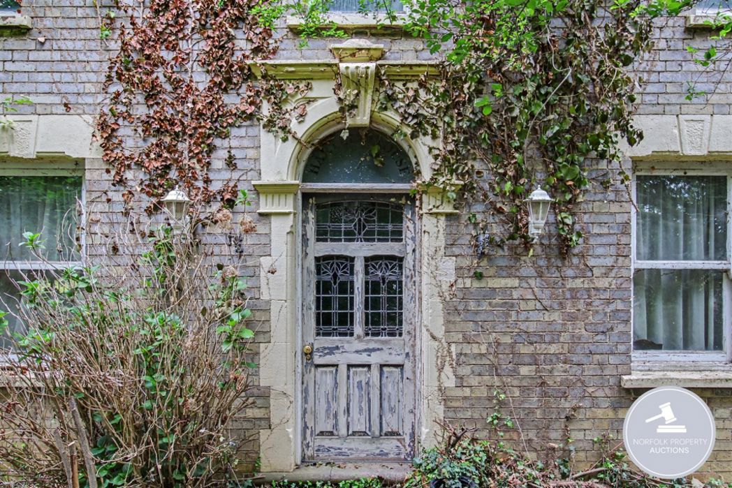 Property image 2 of 26