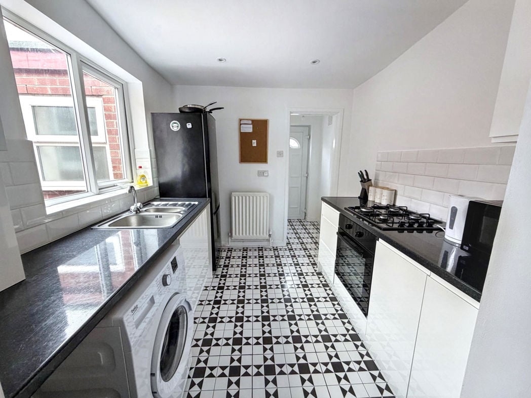 Property image 8 of 12