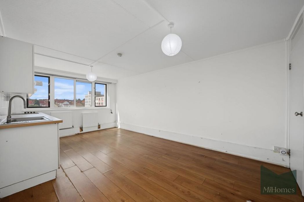 Property image 3 of 12