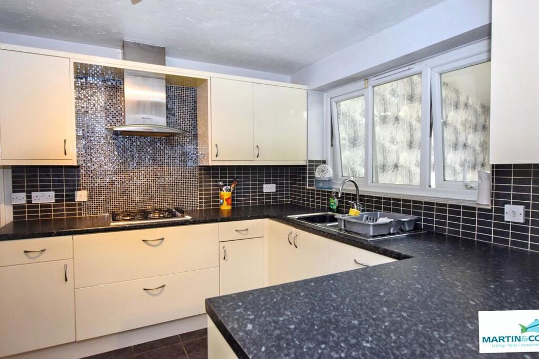 Property image 3 of 31