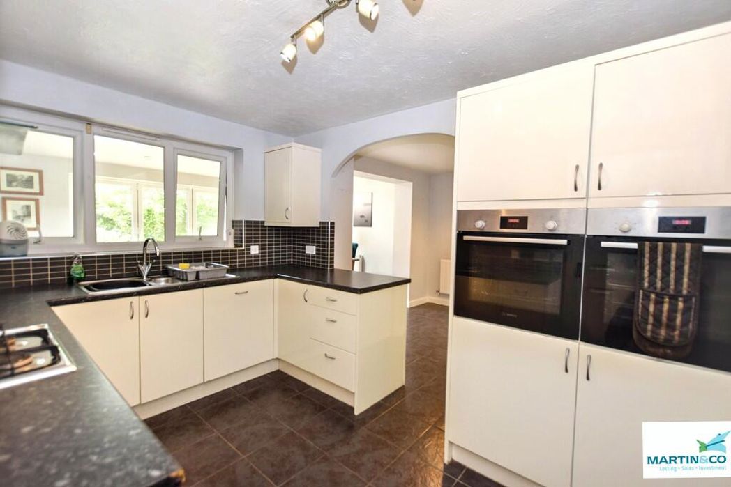 Property image 4 of 31