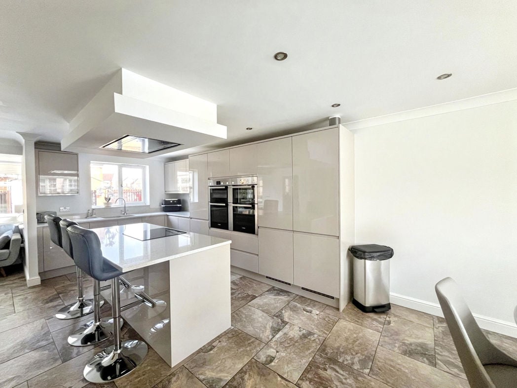Property image 3 of 23