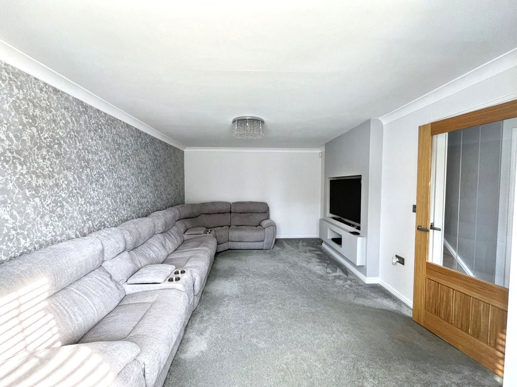 Property image 9 of 23