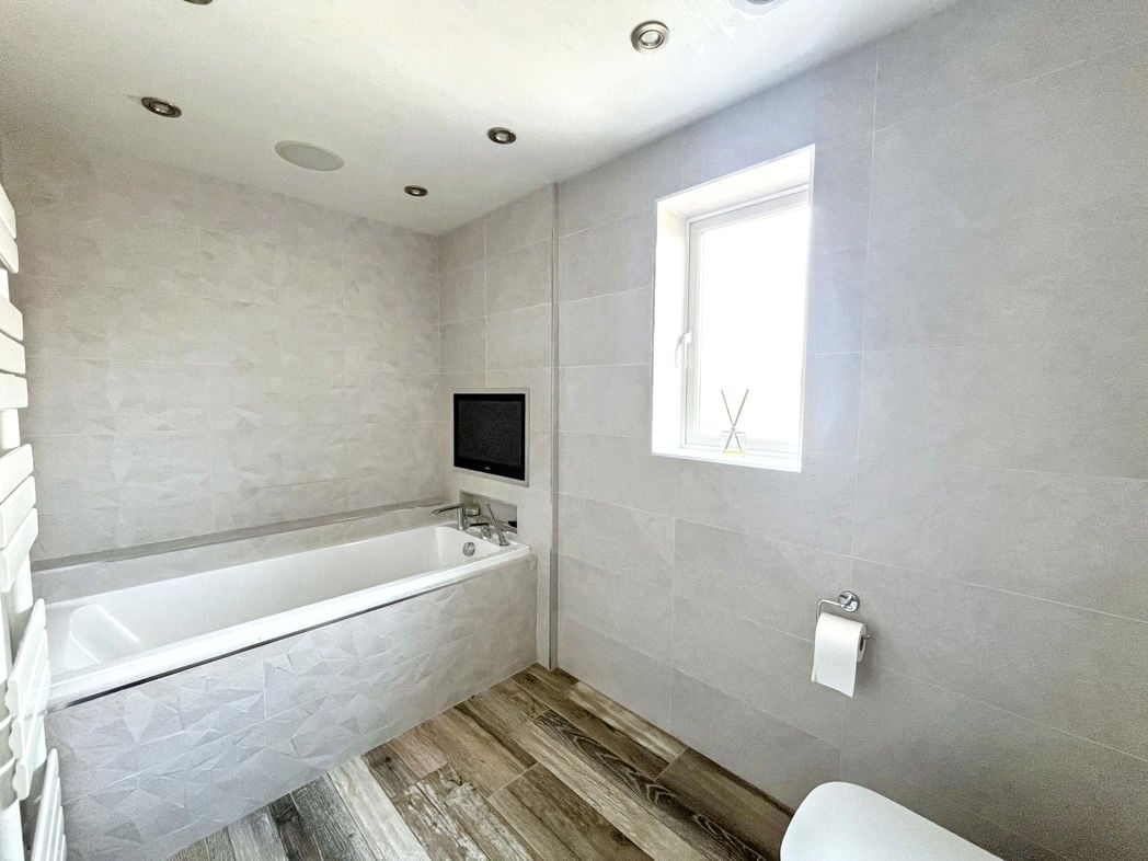 Property image 16 of 23