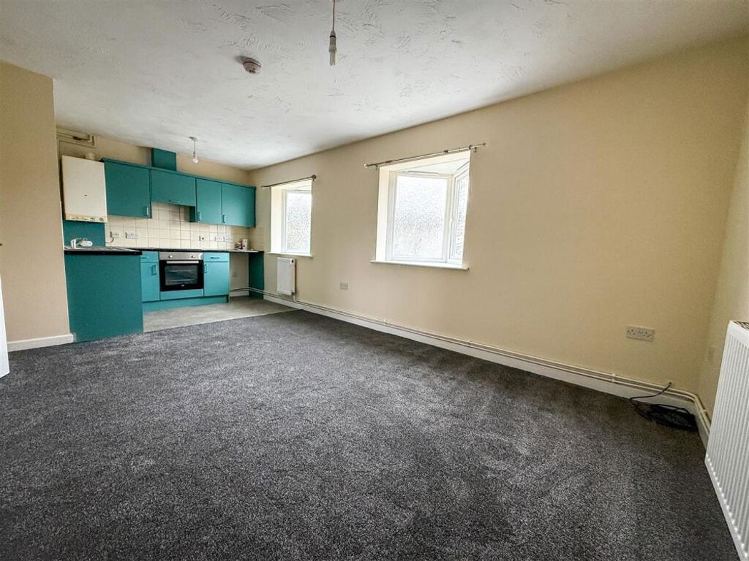 Property image 2 of 12