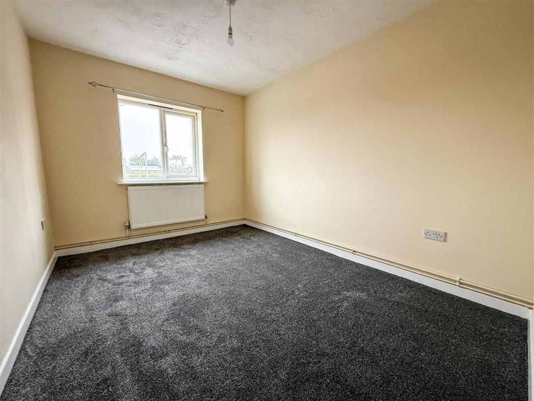Property image 8 of 12
