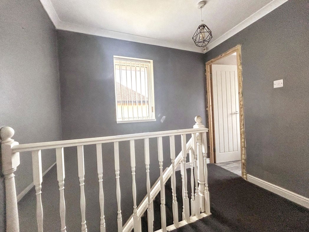 Property image 8 of 16