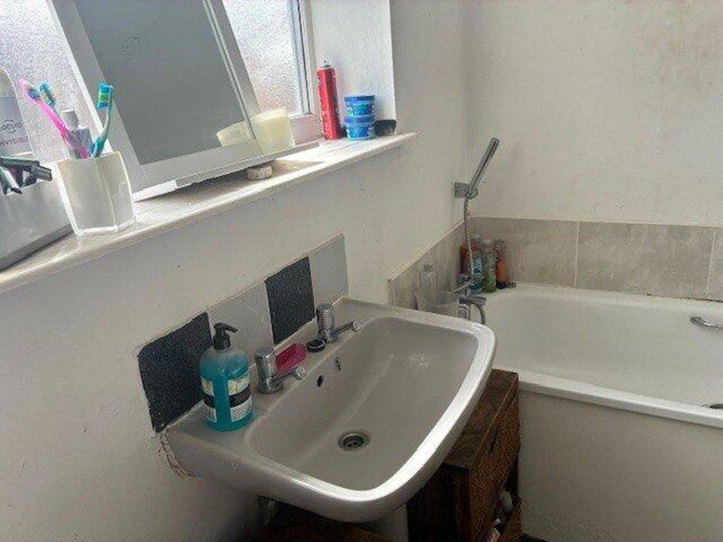 Property image 11 of 14