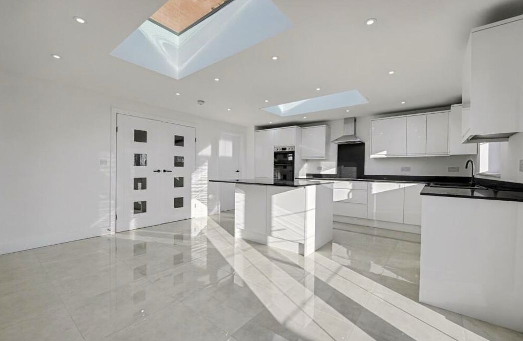 Property image 2 of 9