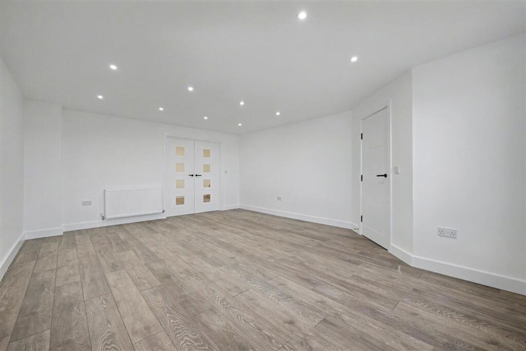 Property image 5 of 9
