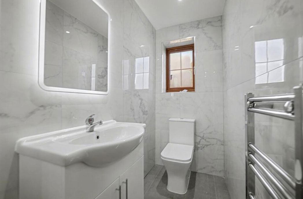 Property image 6 of 9