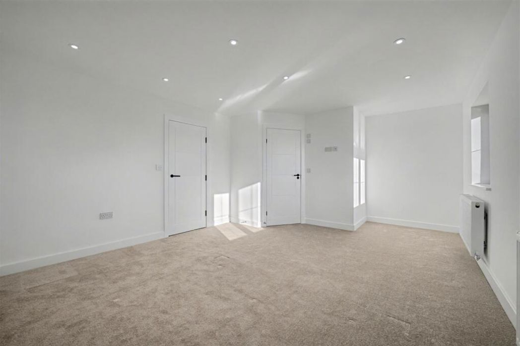 Property image 7 of 9