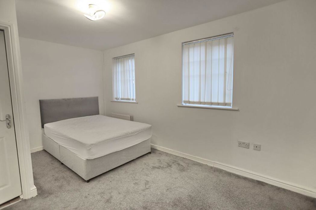 Property image 8 of 19