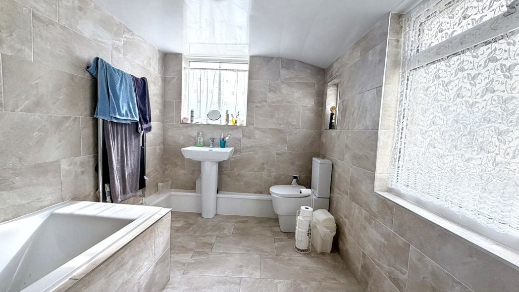 Property image 14 of 17