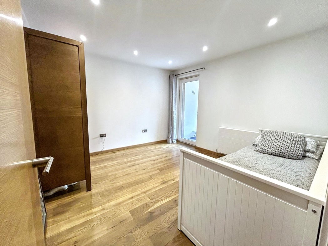 Property image 5 of 38