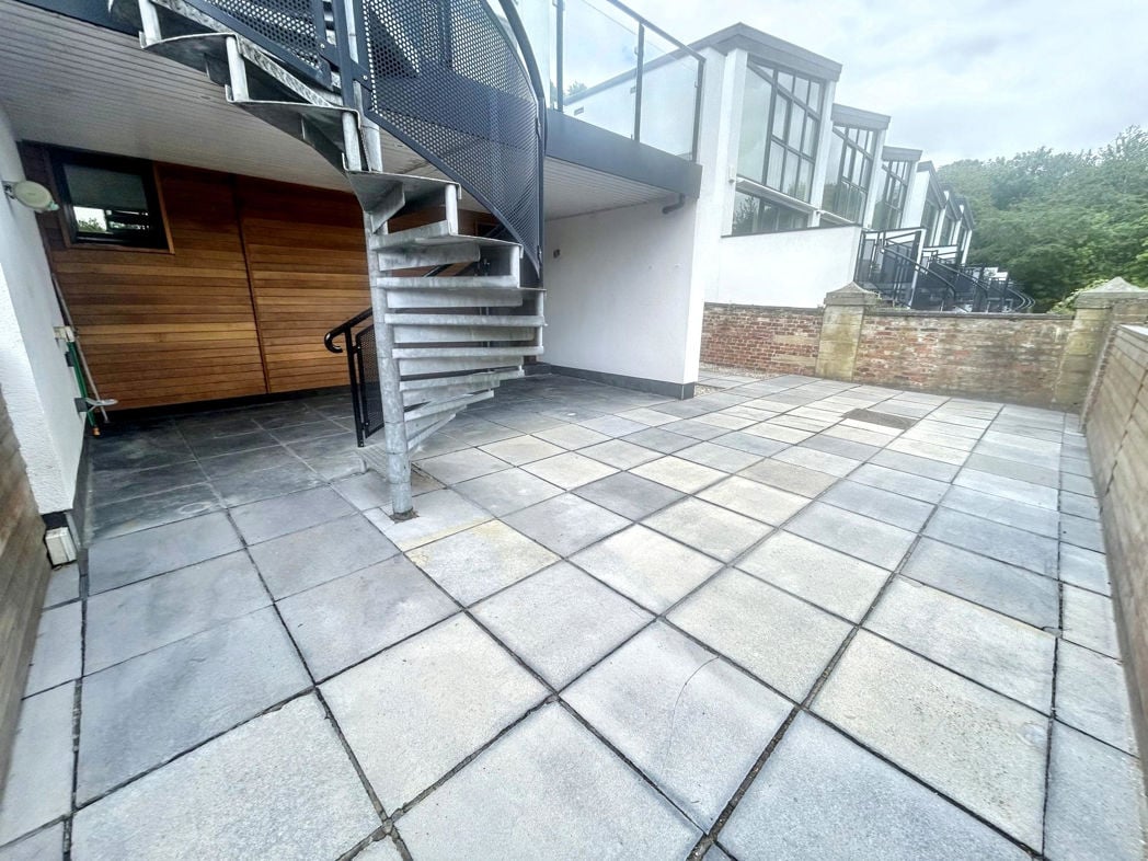 Property image 18 of 38