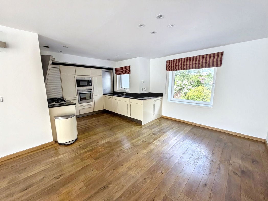 Property image 8 of 42