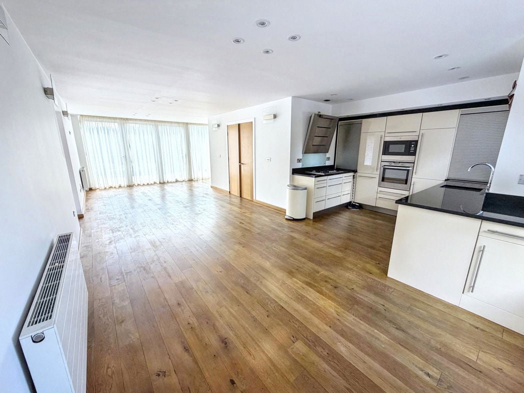 Property image 10 of 42