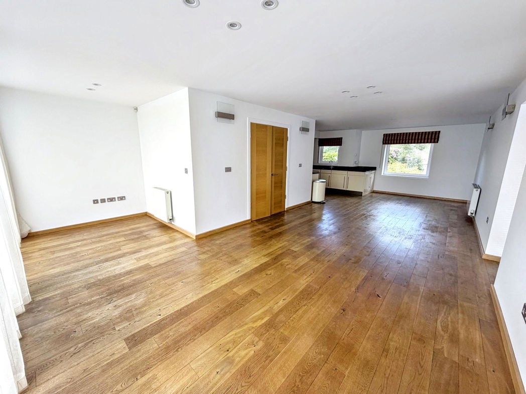Property image 11 of 42