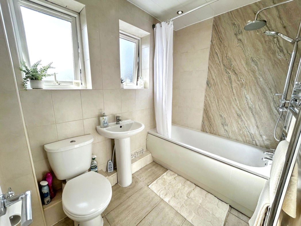 Property image 4 of 13