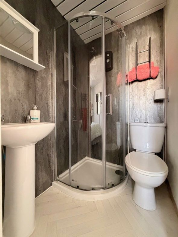 Property image 14 of 21