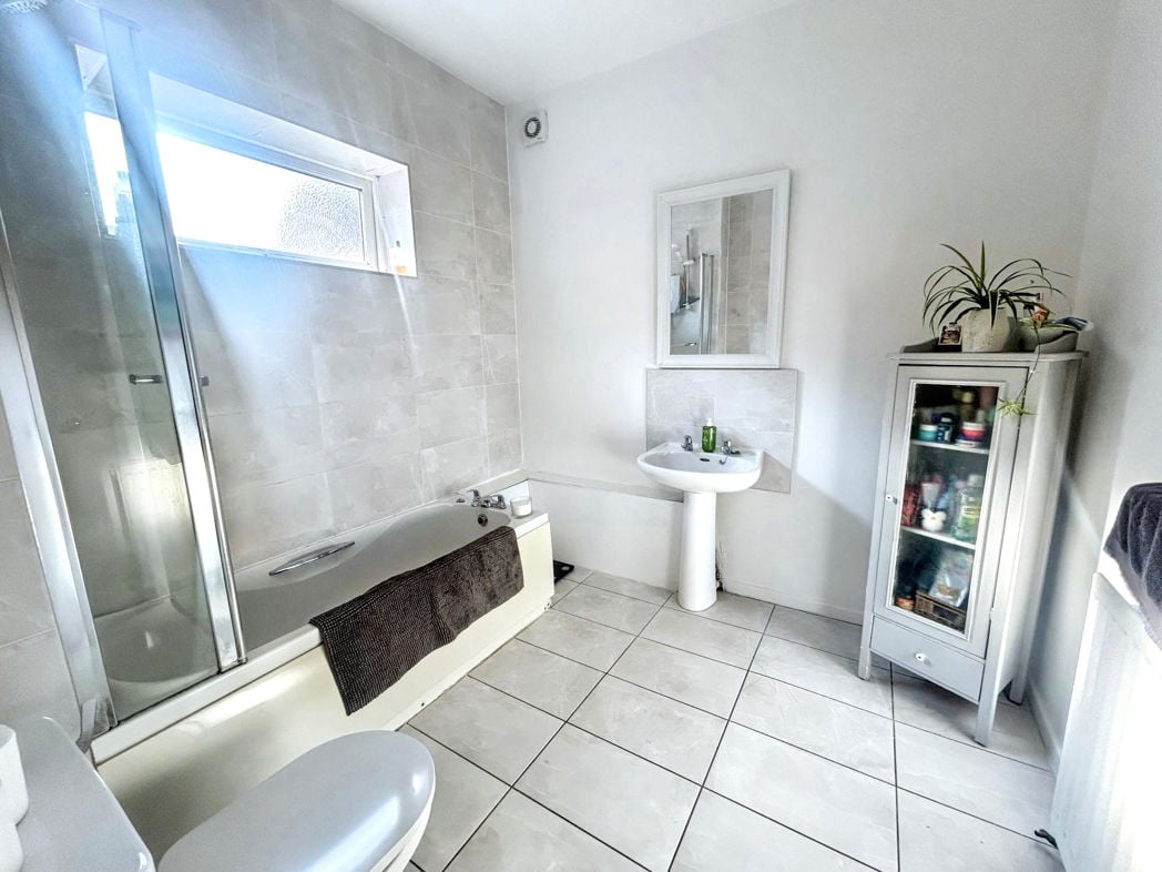 Property image 3 of 4