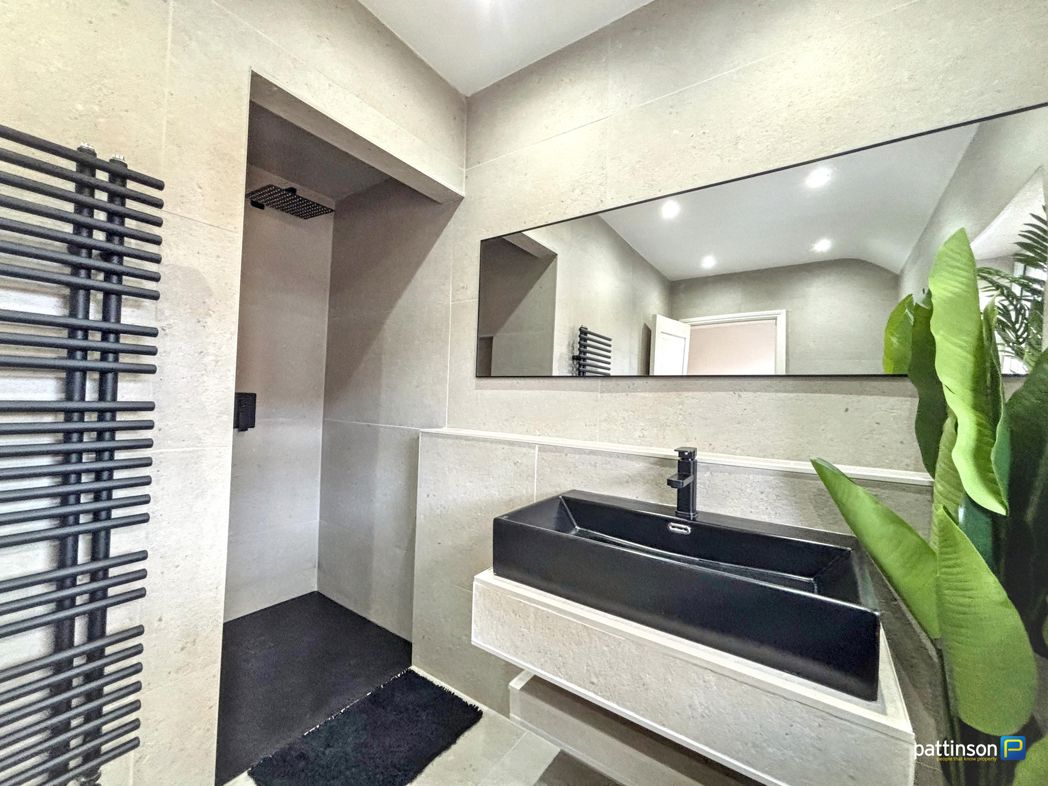Property image 17 of 24