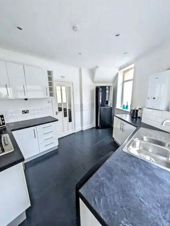 Property image 2 of 8