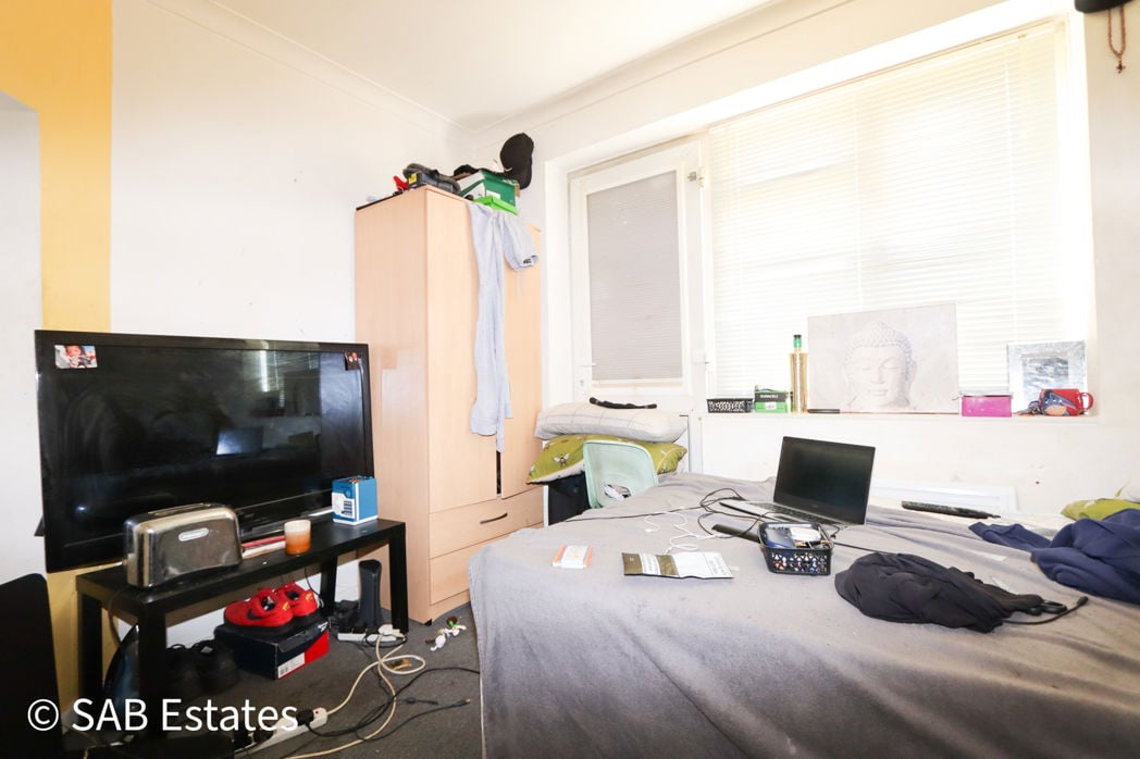 Property image 2 of 18