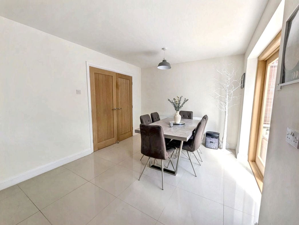 Property image 8 of 16