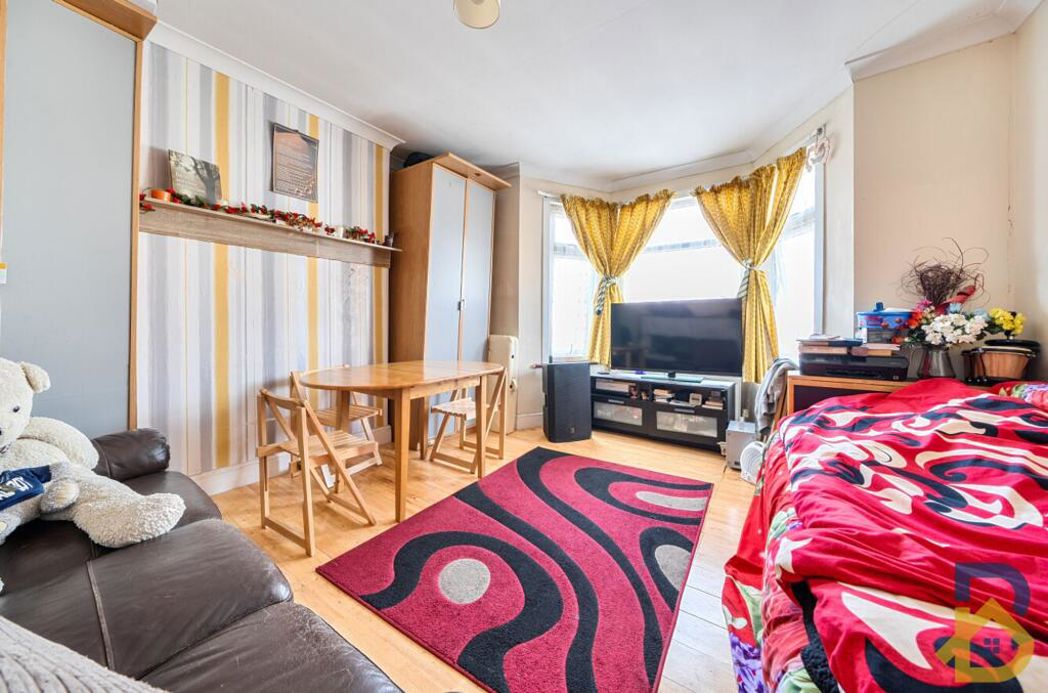 Property image 2 of 8