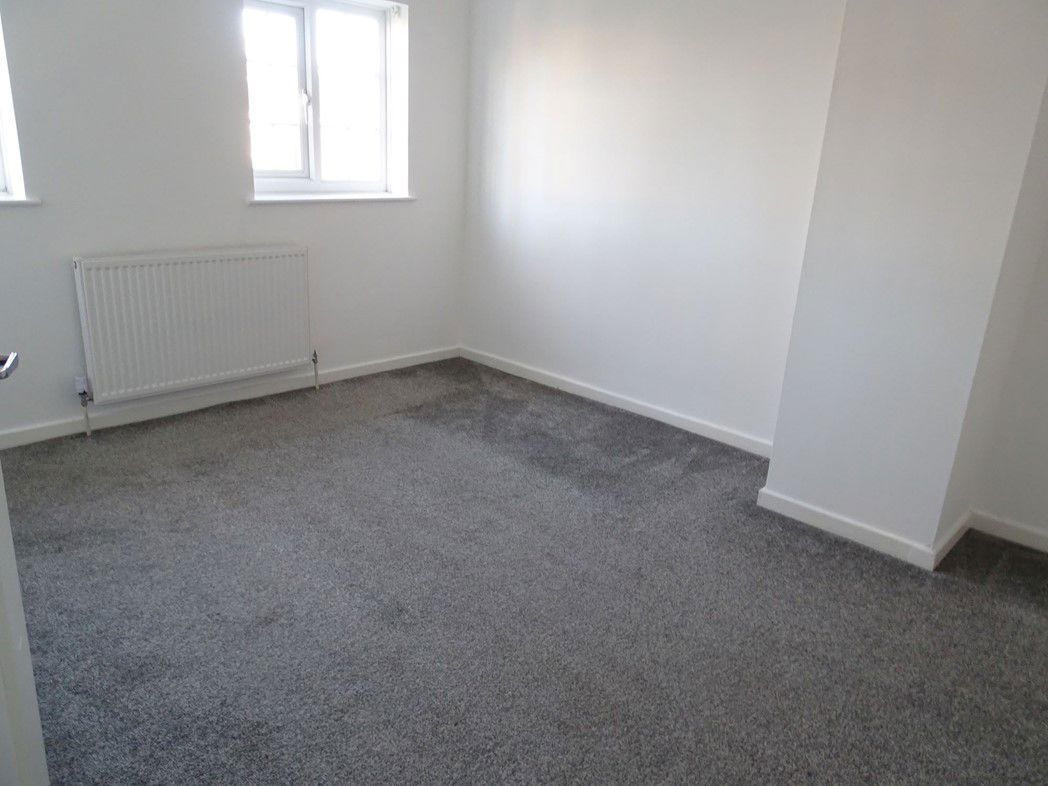 Property image 5 of 8